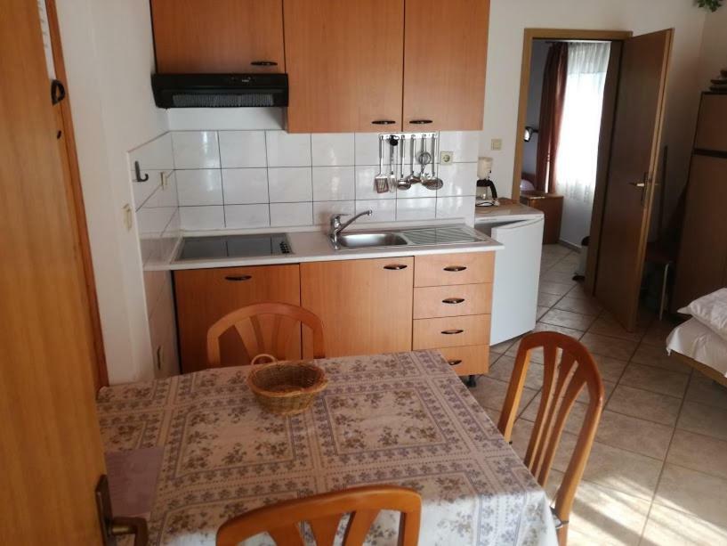 Apartmani Marijana Selce Esterno foto